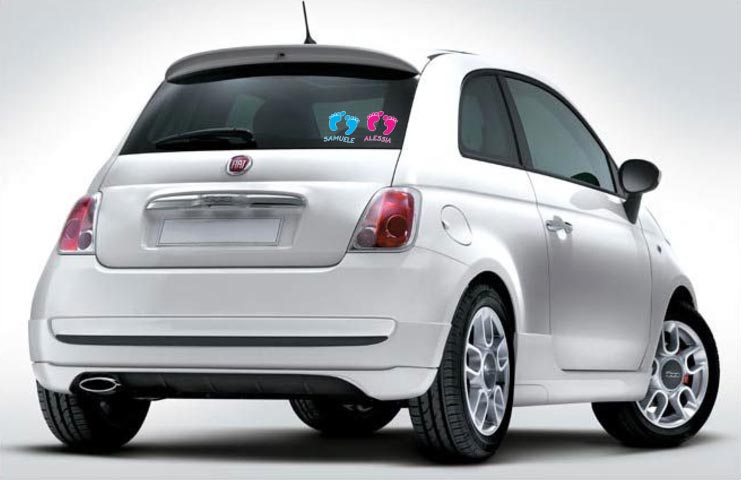 Adesivo "Bebè a bordo" sul lunotto posteriore dell'auto