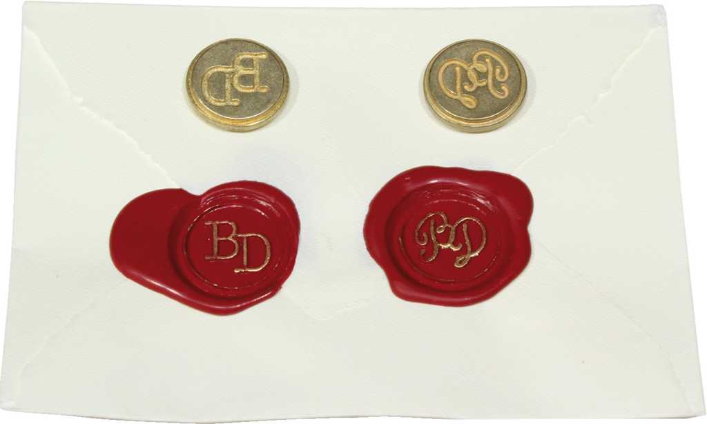 Piastrina con due iniziali